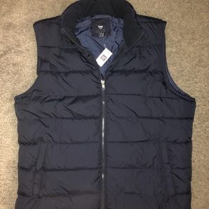 Men’s GAP Puffer Vest. Navy. NWT. Size Large